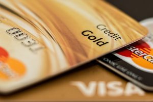 Čo robiť, ak splácate kreditnú kartu a máte pocit, že splátky nemajú koniec?